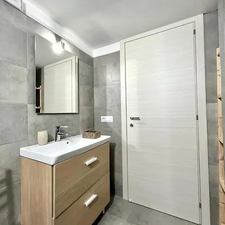 Lovely House Apartment *