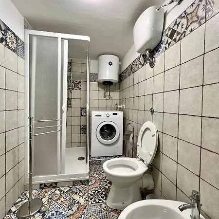 Lovely House Apartment *